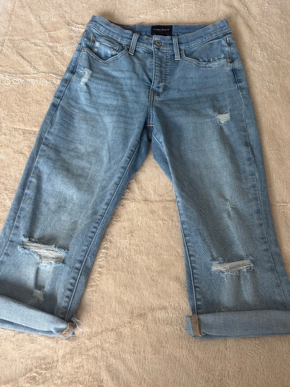 Women's 6 Lucky Brand High Rise Light Wash Distressed Capri